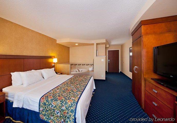 Courtyard By Marriott Fort Smith Downtown Room photo
