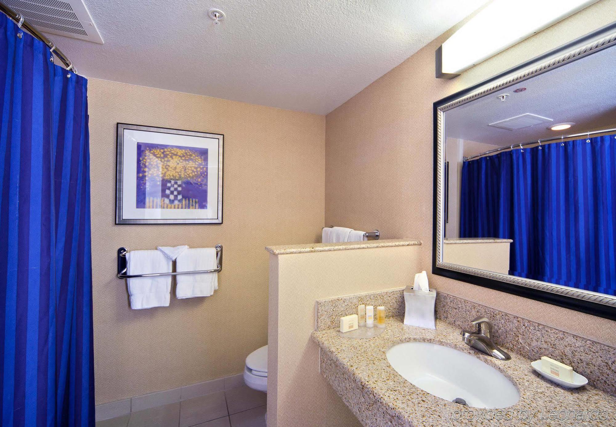 Courtyard By Marriott Fort Smith Downtown Room photo